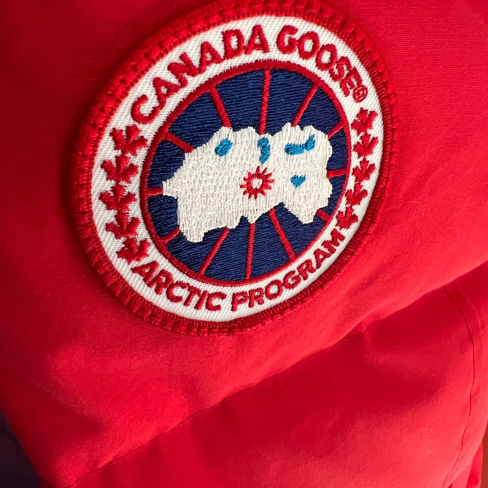 COPY - Canada Goose Shelburne bright red.❤️